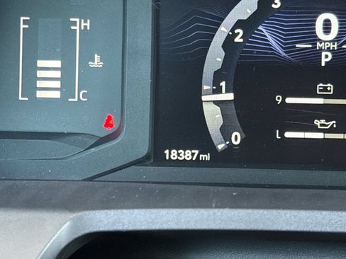 Certified 2024 Toyota Tacoma SR5 AWD/4WD image 3