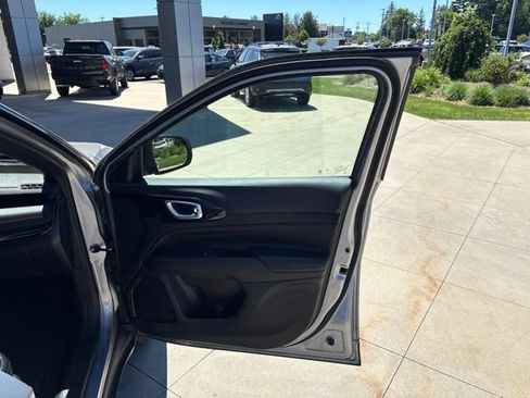 Used 2023 Jeep Compass Trailhawk AWD/4WD image 32