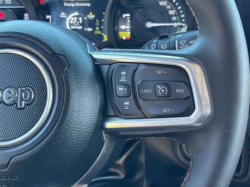 Used 2024 Jeep Wrangler Unlimited Sahara w/ Technology Group AWD/4WD image 21
