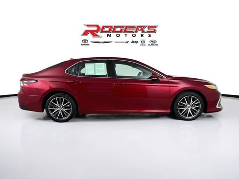 Certified 2022 Toyota Camry XLE w/ Navigation Upgrade Package FWD image 14
