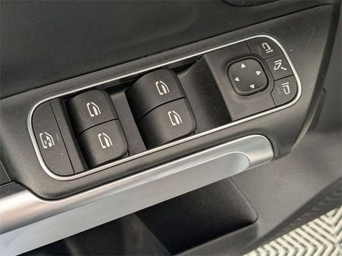 Used 2020 Mercedes-Benz GLB 250 GLB 250 image 12