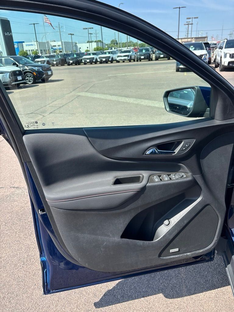 Used 2023 Chevrolet Equinox RS w/ RS Leather Package AWD/4WD image 11