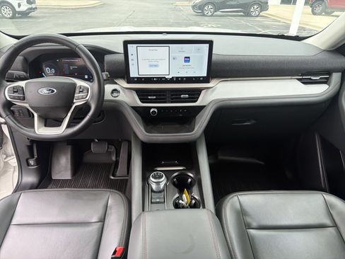 Used 2025 Ford Explorer Active w/ Active Comfort Package AWD/4WD image 29