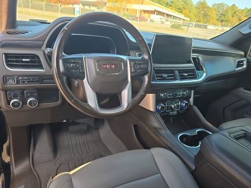 Used 2022 GMC Yukon SLT w/ SLT Premium Package image 16