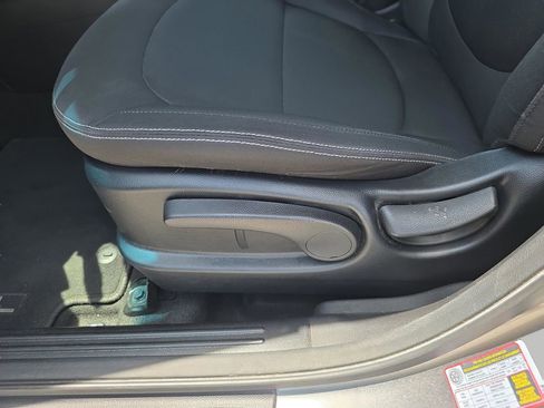 Used 2016 Kia Soul FWD image 12