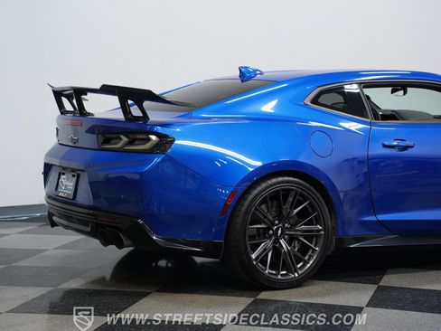 Used 2018 Chevrolet Camaro ZL1 RWD image 26