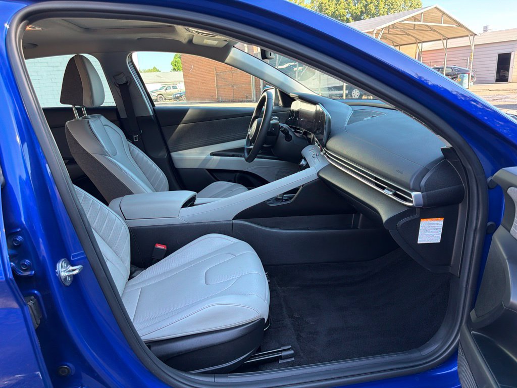 Used 2024 Hyundai Elantra Limited FWD image 12
