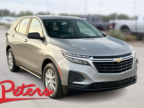Used 2023 Chevrolet Equinox LS image 1