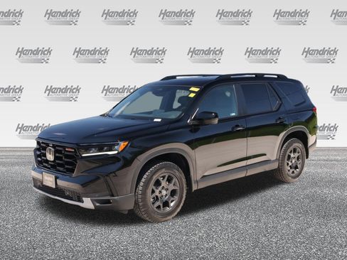 Used 2025 Honda Pilot TrailSport image 5