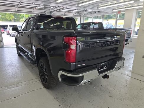 Used 2023 Chevrolet Silverado 1500 LT w/ Z71 Off-Road Package AWD/4WD image 3
