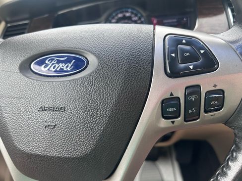 Used 2013 Ford Taurus Limited FWD image 21