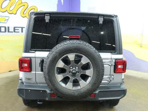 Used 2020 Jeep Wrangler Unlimited Sahara w/ Uconnect 4C Nav & Sound Group AWD/4WD image 3