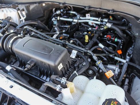 Used 2023 Ford Explorer XLT w/ Equipment Group 202A image 33