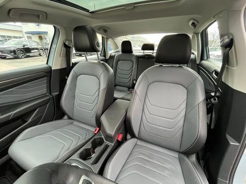 Certified 2025 Volkswagen Jetta SEL image 40