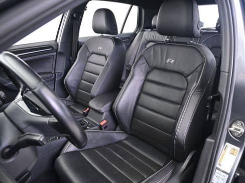 Used 2018 Volkswagen Golf R 4-Door image 29