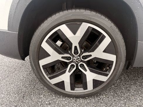 Used 2022 Volkswagen Taos SEL image 36