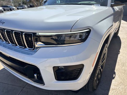 Used 2023 Jeep Grand Cherokee L Overland w/ Advanced Protech Group III image 9