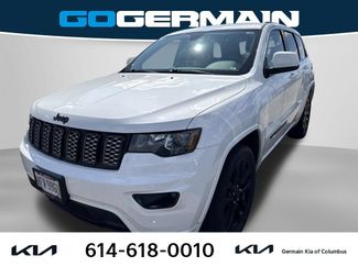 Used 2017 Jeep Grand Cherokee Altitude AWD/4WD video 1
