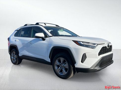 Certified 2022 Toyota RAV4 XLE w/ Convenience Package AWD/4WD image 9