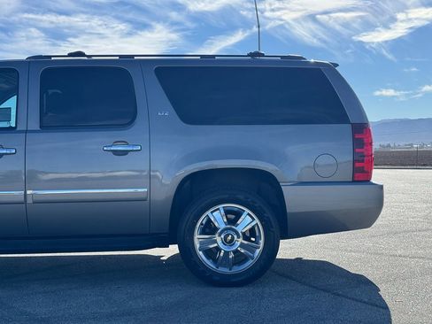 Used 2009 Chevrolet Suburban LTZ image 3