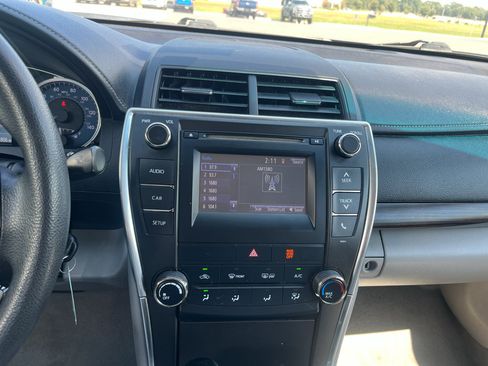 Used 2016 Toyota Camry LE FWD image 12