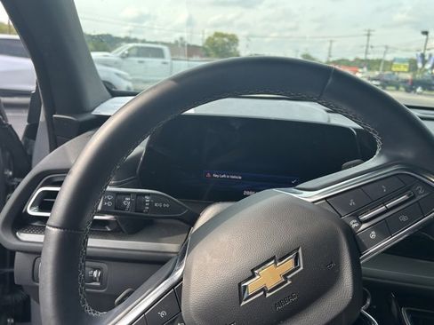 Used 2024 Chevrolet Traverse LT image 42