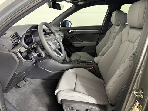 New 2025 Audi Q3 2.0T Premium image 9