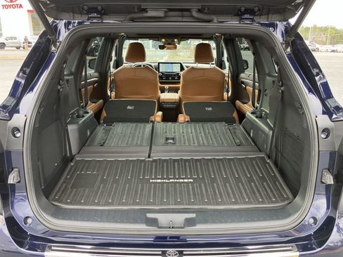 Used 2022 Toyota Highlander Platinum image 32