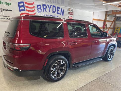 Used 2023 Jeep Wagoneer Series III w/ Preferred Equipment Group image 2