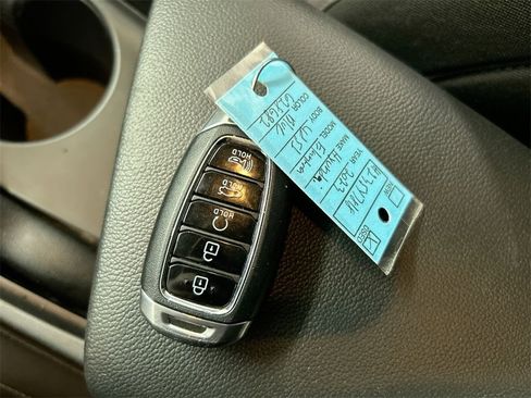 Used 2023 Hyundai Elantra SEL image 12