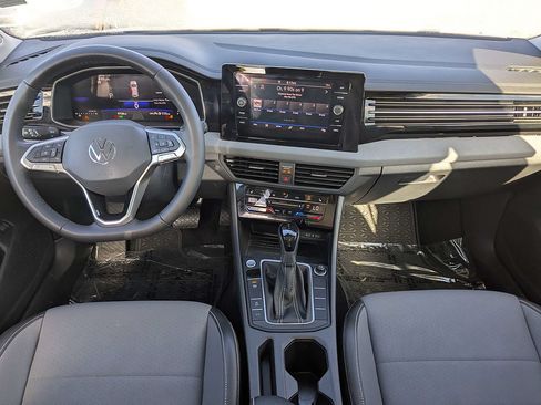 Used 2025 Volkswagen Jetta SE w/ Sunroof Package FWD image 14
