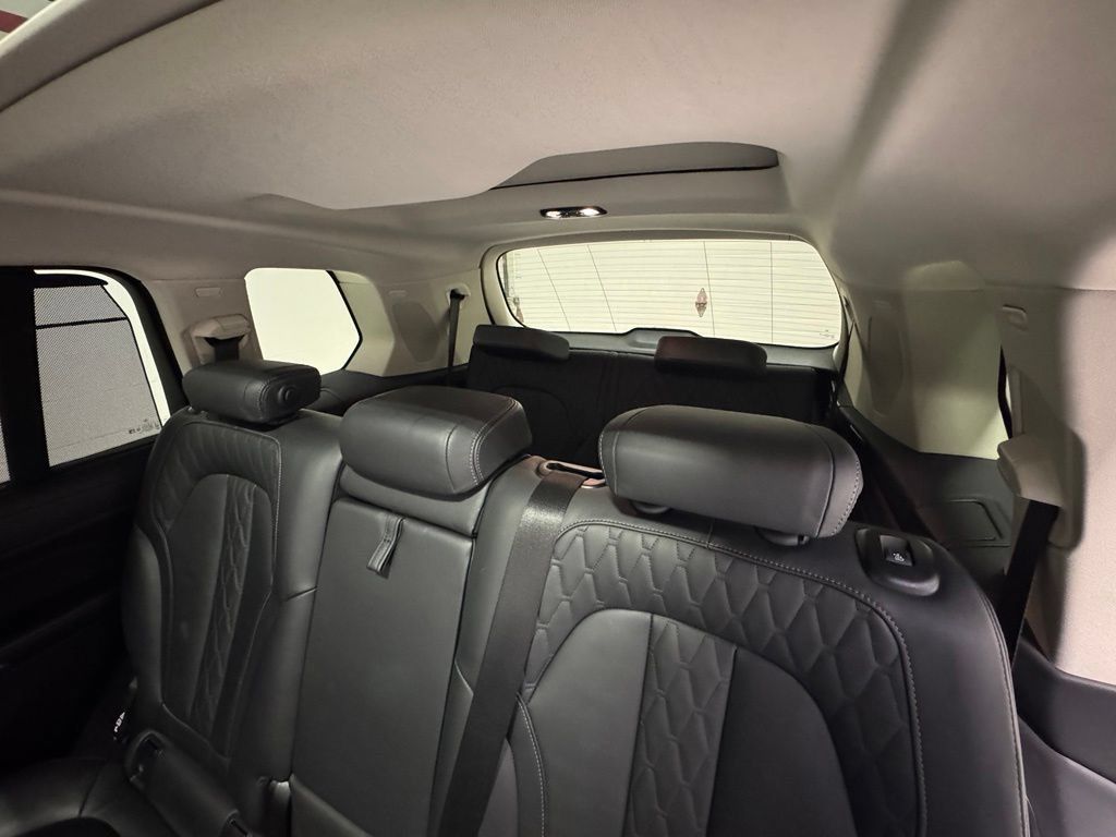 Used 2023 BMW X7 xDrive40i AWD/4WD image 31