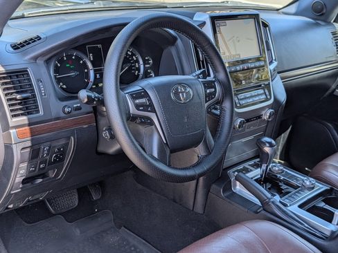 Used 2021 Toyota Land Cruiser image 15