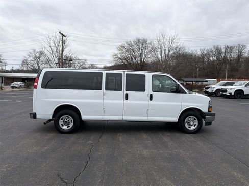 Used 2017 Chevrolet Express 3500 LT w/ LT Preferred Equipment Group image 9
