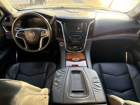Used 2015 Cadillac Escalade Premium image 56