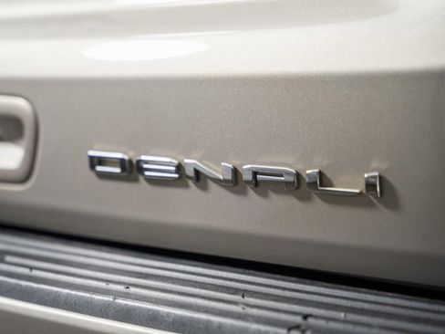 Used 2021 GMC Yukon XL Denali w/ Denali Premium Package image 9