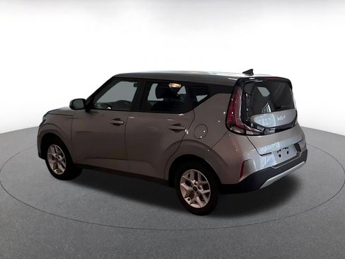 Used 2025 Kia Soul LX w/ LX Technology Package FWD image 10