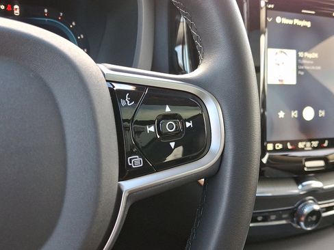 Used 2025 Volvo XC60 B5 Plus image 22