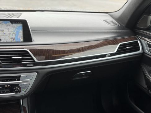 Used 2017 BMW 750i xDrive image 29