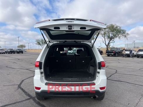 Used 2021 Jeep Grand Cherokee Laredo image 16