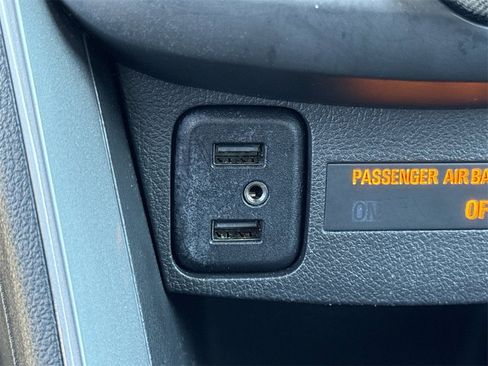 Used 2022 Chevrolet Trax LT w/ LT Convenience Package image 32