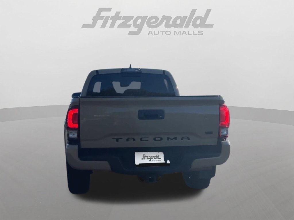 Used 2019 Toyota Tacoma TRD Sport AWD/4WD image 7