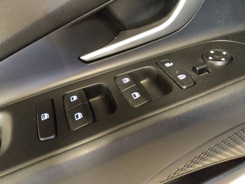 Used 2023 Hyundai Elantra Limited image 27