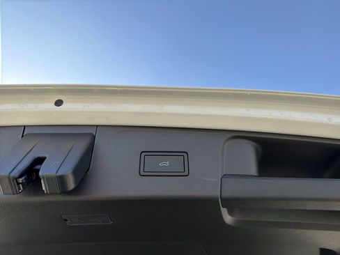 New 2026 Volkswagen Atlas Peak Edition image 17