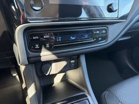 Used 2019 Toyota Corolla LE image 18