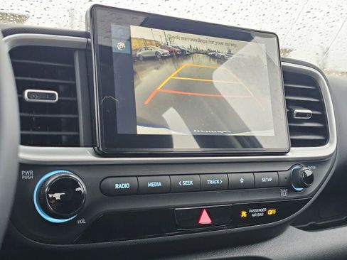 Used 2025 Hyundai Venue SEL image 19