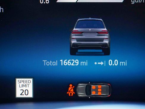 Certified 2025 BMW X7 M60i image 21