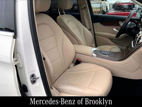 Used 2022 Mercedes-Benz GLC 300 4MATIC image 10