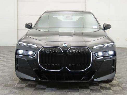 Certified 2025 BMW 740i xDrive image 2