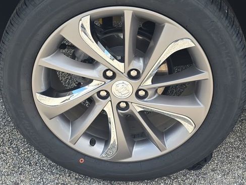 Used 2023 Buick Encore GX Essence w/ Experience Buick Package FWD image 9